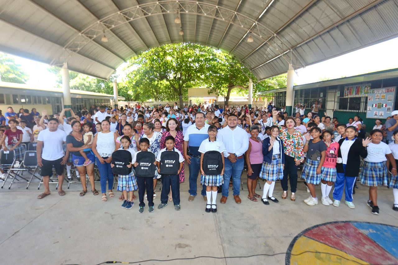 Estudiantes De Abal Muna Y Sacalum Reciben Los Apoyos Del Programa